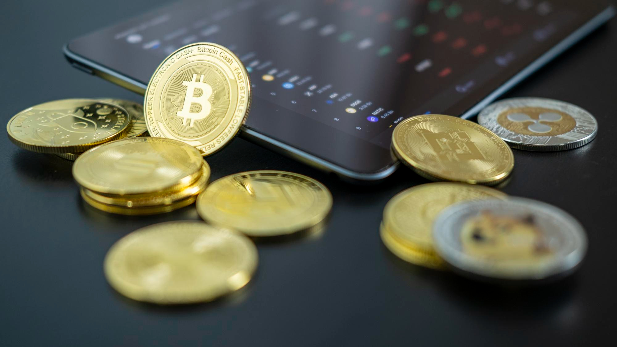 Billionaire's BTC Prediction & Top 4 Altcoin Investments Unveiled!