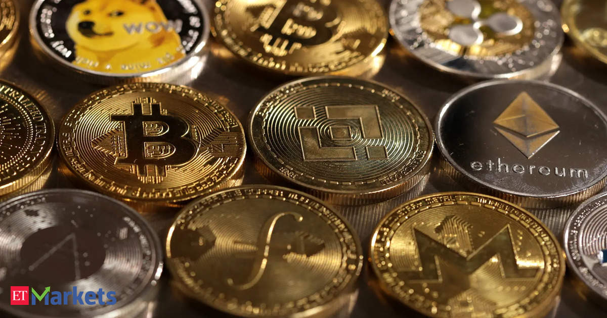 Bitcoin Stagnates Below $61,300; Altcoin Market Shows Volatility - Crypto