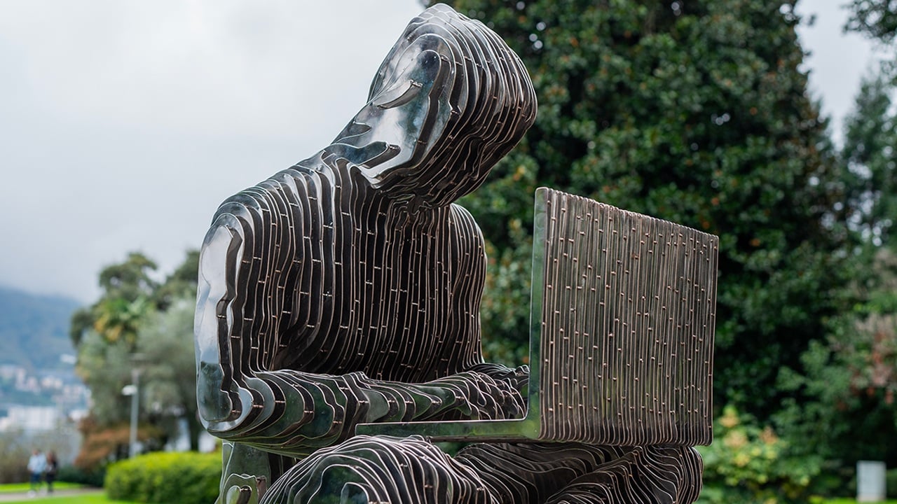 Legendary Satoshi Nakamoto Statue Unveiled at Lugano Blockchain Event