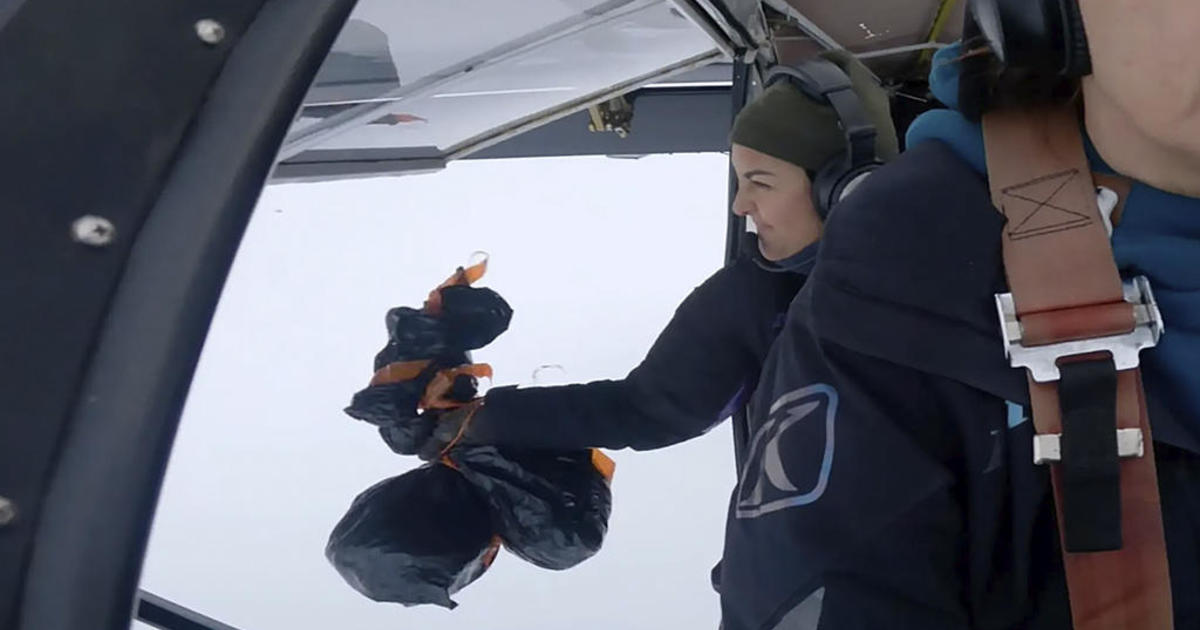 Alaska Pilot Air-Drops Turkeys to Remote Homes, Ensuring Thanksgiving Feast