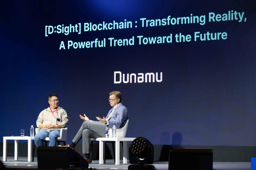 Decentralized AI Society Chairman Michael Casey, right, speaks during a fireside chat with Dunamu CEO Lee Sirgoo at the annual Upbit D Conference, or UDC, at the Shilla Hotel in Jung District, central Seoul, on Thursday. [DUNAMU]
