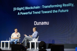 Decentralized AI Society Chairman Michael Casey, right, speaks during a fireside chat with Dunamu CEO Lee Sirgoo at the annual Upbit D Conference, or UDC, at the Shilla Hotel in Jung District, central Seoul, on Thursday. [DUNAMU]