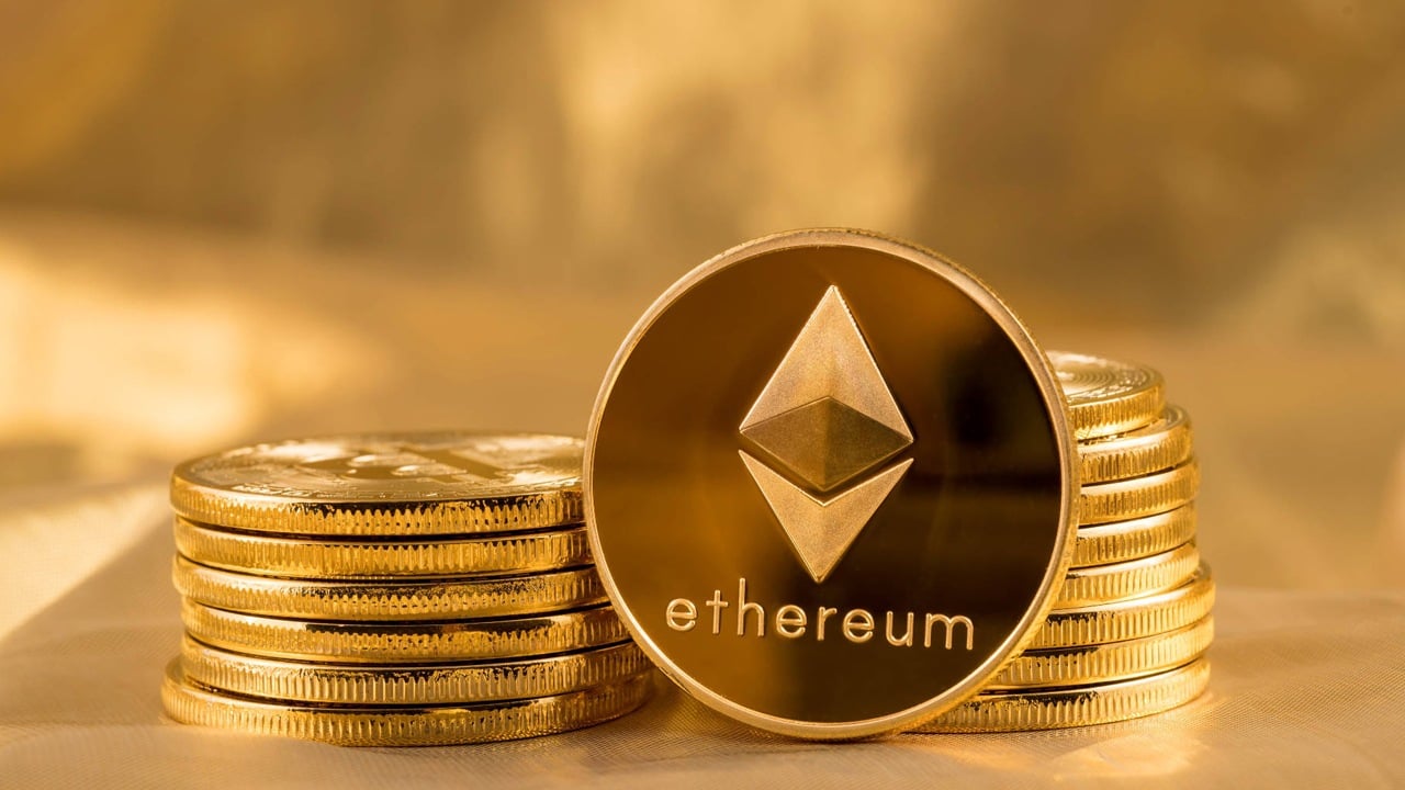 Ethereum Surges 10%: Will Altcoin Season Spark?