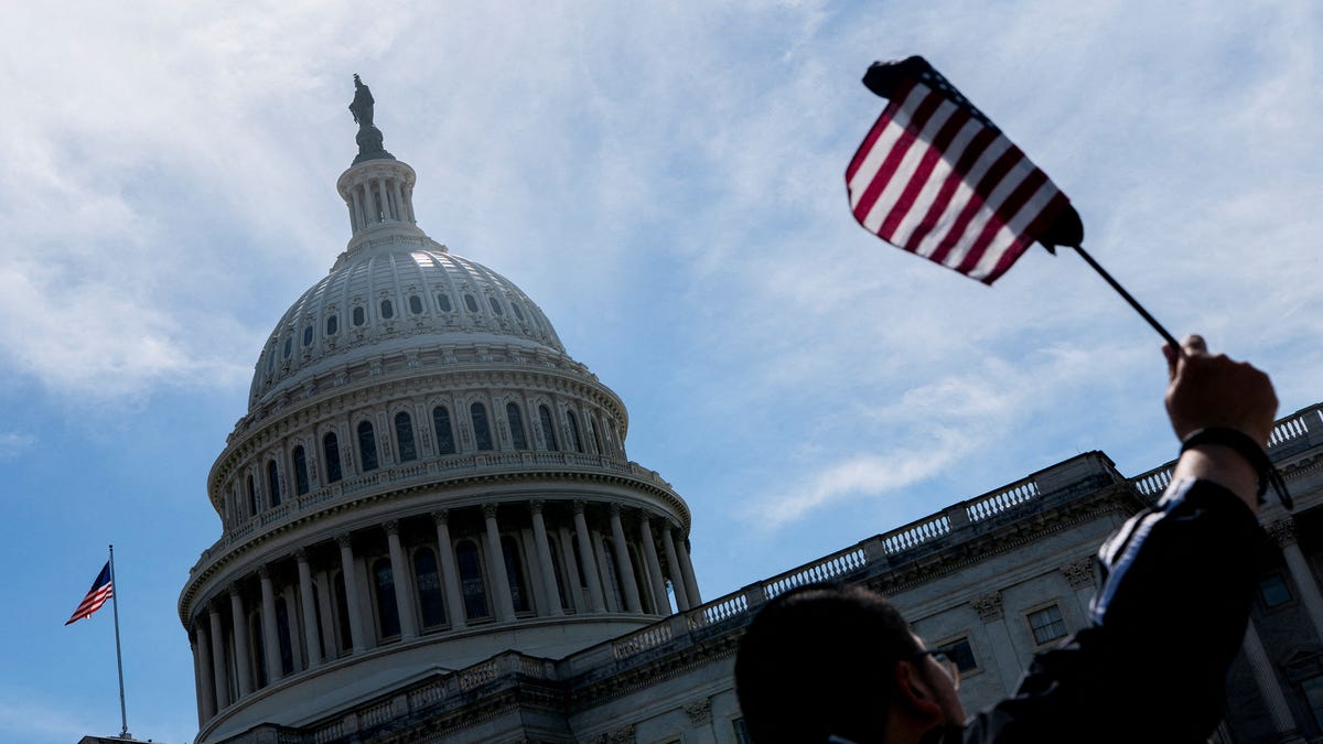 Landmark Crypto Bill Passes Senate with Bipartisan Support for Regulation